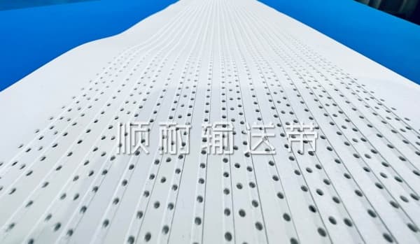 异型打孔输送带｜顺耐输送带电子行业定制款